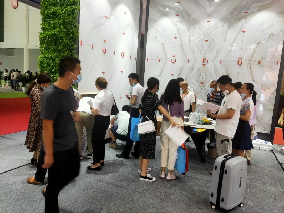 高定風口下，巖板是否會成為瓷磚行業進軍定制家居產業的“殺手锏”？(圖4)