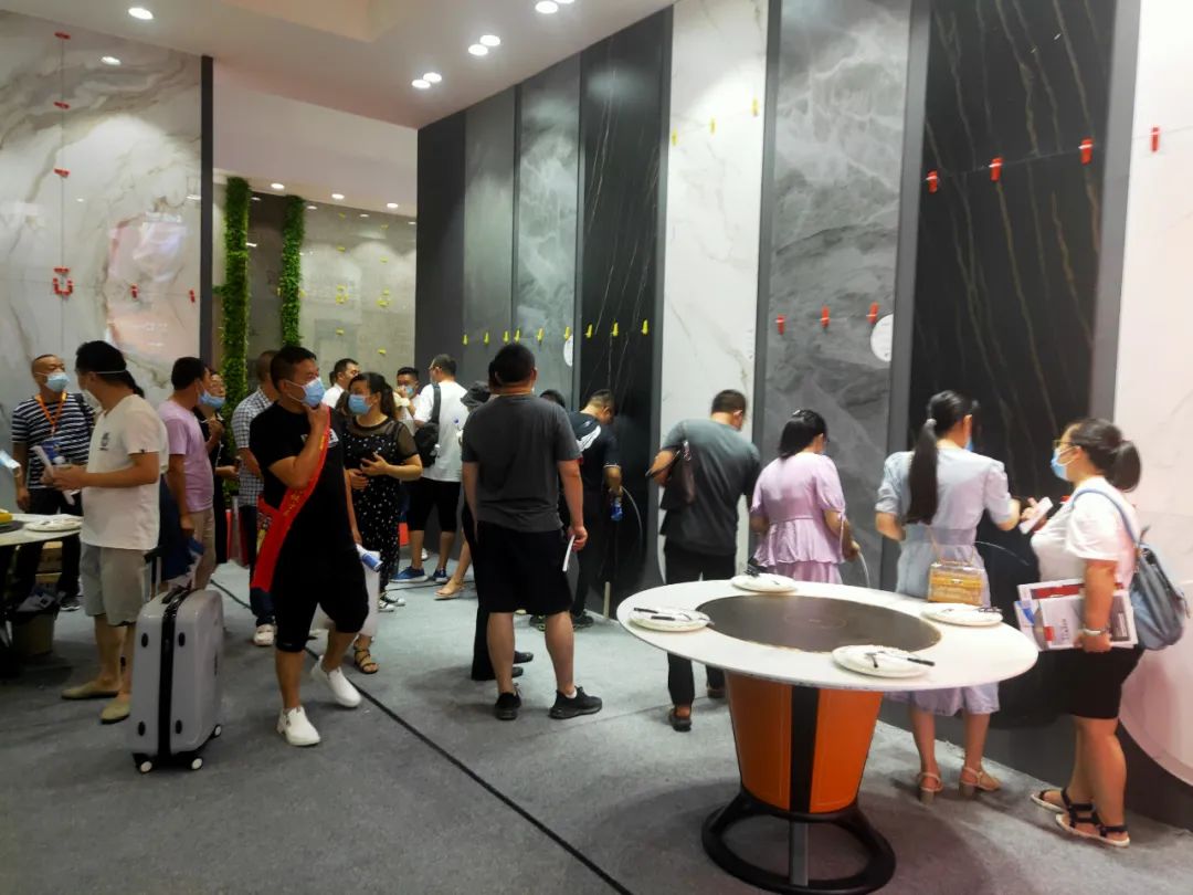 高定風口下，巖板是否會成為瓷磚行業進軍定制家居產業的“殺手锏”？(圖3)